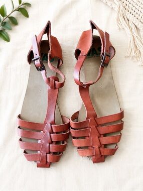 Women's VAS Strappy Leather Fisherman Sandals in Rust - Classic Woven T-Strap